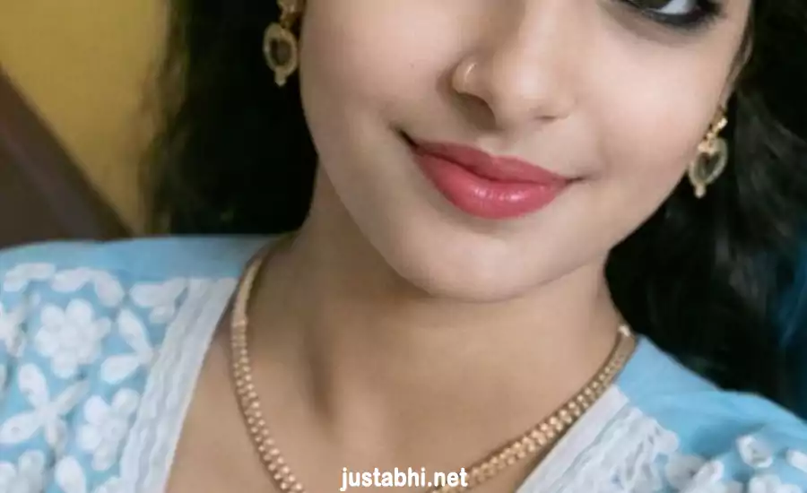 स्पा सेंटर के कमरे में बंद था कपल, पुलिस दरवाजे पर आई तो बिना कपड़ों के बिल्डिंग से कूद गई लड़की, मौत स्पा सेंटर के कमरे में बंद था कपल, पुलिस दरवाजे पर आई तो बिना कपड़ों के बिल्डिंग से कूद गई लड़की, मौत